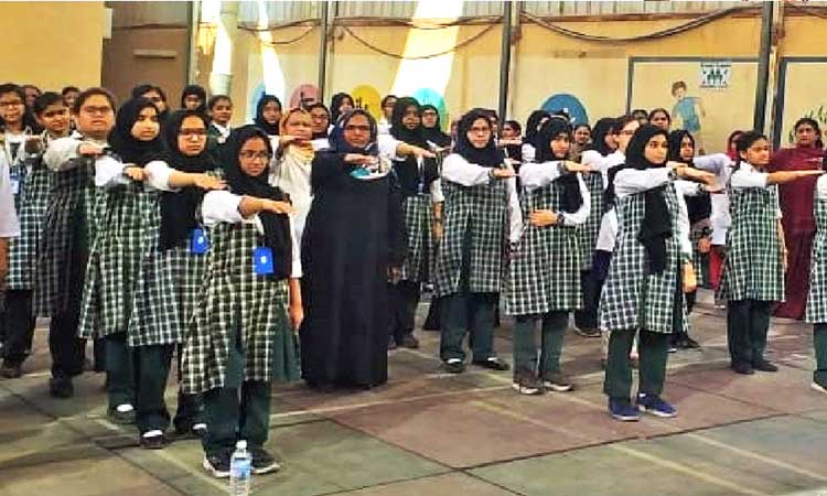 പ​തി​നാ​യി​ര​ത്തി​ലേ​റെ കു​ട്ടി​ക​ളെ അ​ണി​നി​ര​ത്തി ‘റി​സ’ ല​ഹ​രി​വി​രു​ദ്ധ പ്ര​തി​ജ്ഞ