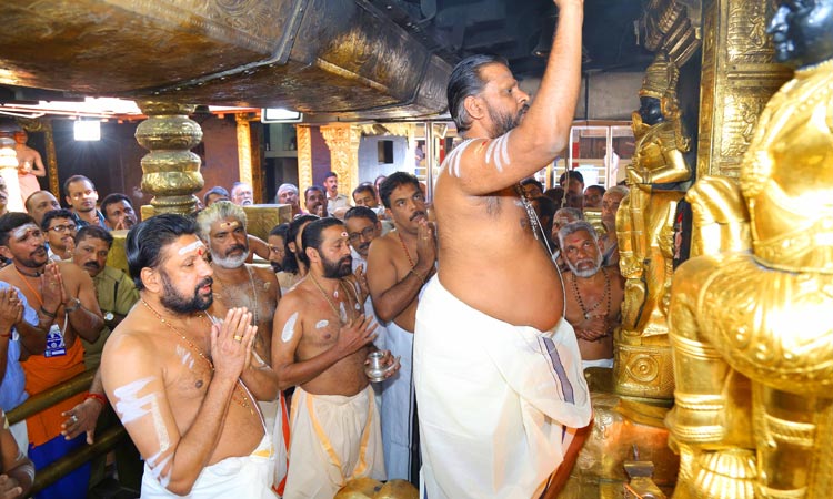 വിഷു പൂജകൾക്കായി ശബരിമല നട തുറന്നു