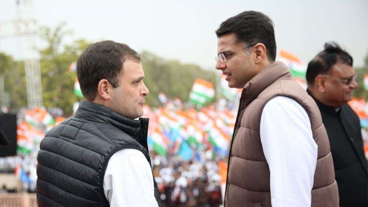 ‘ഞാനിപ്പോഴും കോൺഗ്രസുകാരൻ,  ഗാന്ധികുടുംബവുമായി തന്നെ പിണക്കാൻ നോക്കുന്നു’