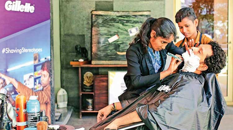 സ​ചി​ൻെറ റെ​ക്കോ​ഡ്​ ത​ക​ർ​ത്ത ബാ​ർ​ബ​ർ ഗേ​ൾ​സ്​