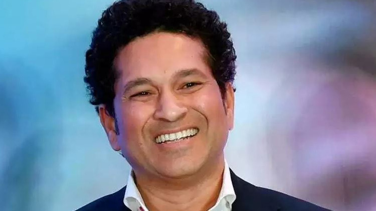 കൺമുന്നിൽ  പിറവിയെടുത്ത ദൈവം