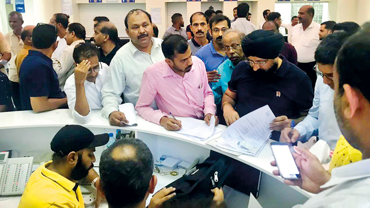 എ​ന്തി​നും സ​ന്ന​ദ്ധ​രാ​യി മ​ല​യാ​ളി സാ​മൂ​ഹി​ക പ്ര​വ​ര്‍ത്ത​ക​ര്‍