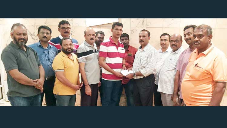 മൂ​ന്നു പ​ത്ത​നം​തി​ട്ട​ക്കാ​ർ ‘ജി​ല്ല സം​ഗ​മ’​ത്തി​െൻറ സ​ഹാ​യ​ത്തി​ൽ നാ​ട​ണ​ഞ്ഞു