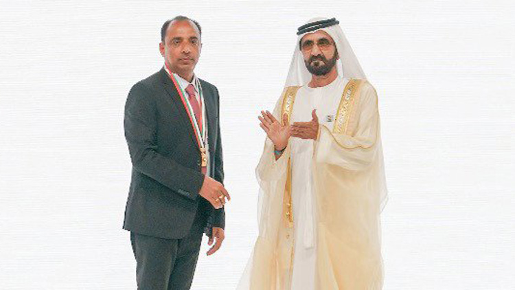 സജി ചെറിയാന് യു.എ.ഇ സര്‍ക്കാറി​െൻറ പയനിയർ  അവാര്‍ഡ് ൈശഖ് മുഹമ്മദ് പുരസ്കാരം സമ്മാനിച്ചു