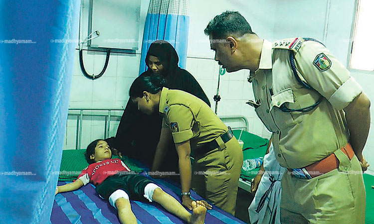 വളയത്ത് സ്​റ്റീൽ ബോംബ് പൊട്ടി രണ്ട് പെൺകുട്ടികൾക്ക് പരിക്ക്