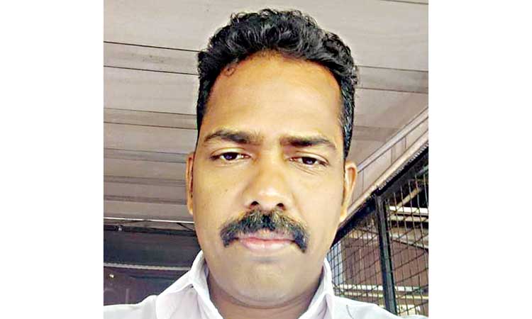 ബ​സ്​ ഒാടി​ക്കു​ന്ന​തി​നി​ടെ ഹൃ​ദ​യാ​ഘാ​തം; യാ​ത്ര​ക്കാ​രെ ര​ക്ഷി​ച്ച്​  കെ.​എ​സ്.​ആ​ർ.​ടി.​സി ഡ്രൈ​വ​ർ മ​ര​ണ​ത്തി​നു കീ​ഴ​ട​ങ്ങി