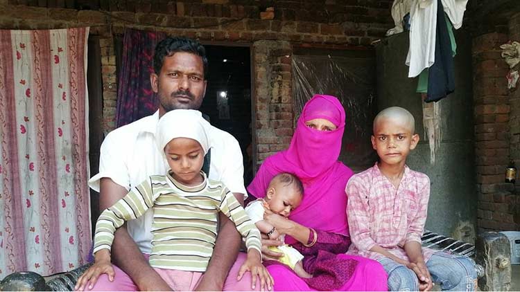 കുഞ്ഞിന് കൊടുക്കാൻ പാലില്ല, നോമ്പുതുറക്കാൻ പഴമില്ല - ആ ഉമ്മയുടെ കണ്ണീർ പ്രിയങ്ക കണ്ടു; സഹായമെത്തി