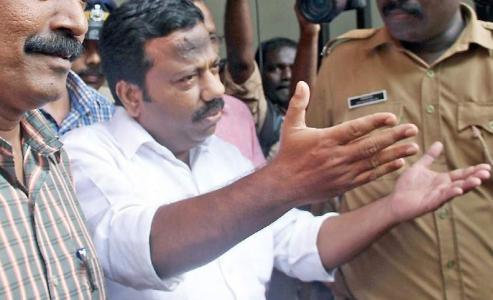 കളമശേരി എസ്‌.ഐയെ ഭീഷണിപ്പെടുത്തി സി.പി.എം നേതാവ്​; ചുട്ട മറുപടിയുമായി എസ്​.ഐ -AUDIO