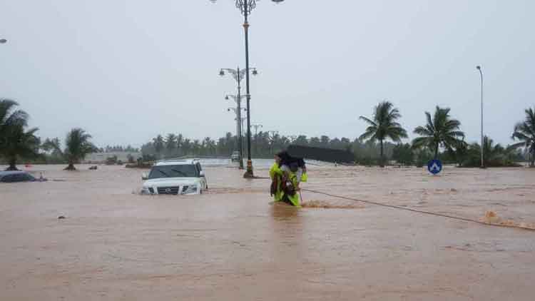 തീവ്ര ന്യൂനമർദം 100 കിലോമീറ്റർ അകലെ; സലാലയിൽ കനത്ത മഴ