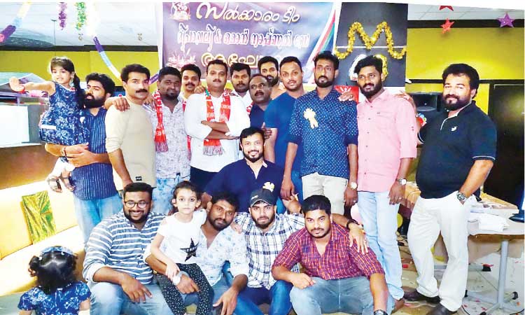 ദീ​പാ​വ​ലി, ഒ​മാ​ൻ ദേ​ശീ​യ ദി​നാ​ഘോ​ഷം