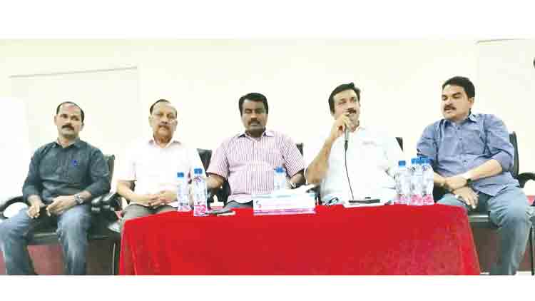 പ്രളയ ദുരിതാശ്വാസ പ്രവർത്തനം: പ്രവാസികൾക്ക്​ കേരളീയ സമാജത്തെ സമീപിക്കാം