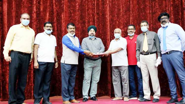 കേ​ര​ളീ​യ സ​മാ​ജ​ത്തി​െൻറ നാ​ല്​ ചാ​ർ​േ​ട്ട​ഡ്​ വി​മാ​ന​ങ്ങ​ൾ ഇ​ന്ന്​ കേ​ര​ള​ത്തി​ലേ​ക്ക്​