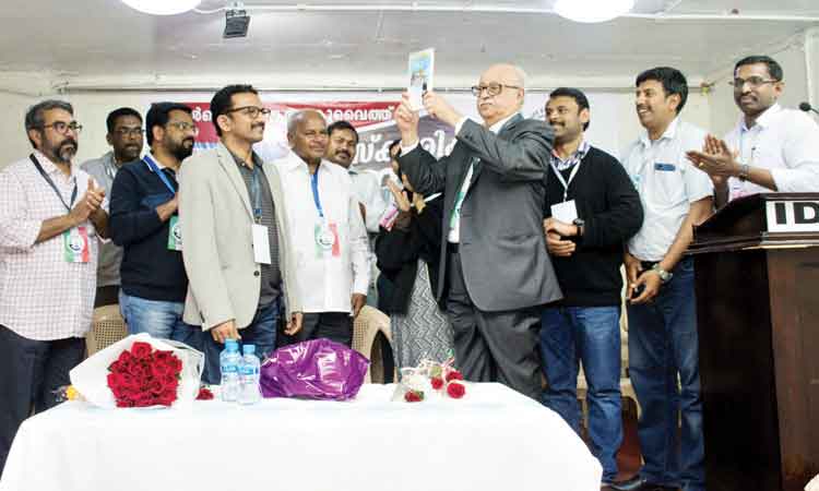 ‘ഒ​രു സ​ങ്കീ​ർ​ത്ത​നം പോ​ലെ’ കു​വൈ​ത്തി​ൽ പ്ര​കാ​ശ​നം ചെ​യ്തു