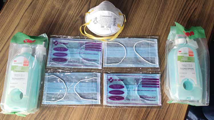 മാസ്​കിനും സാനിറ്റൈസറിനും അമിത വില;  200ഓളം മെഡിക്കൽ സ്​​േറ്റാറുകളിൽ റെയ്​ഡ്​