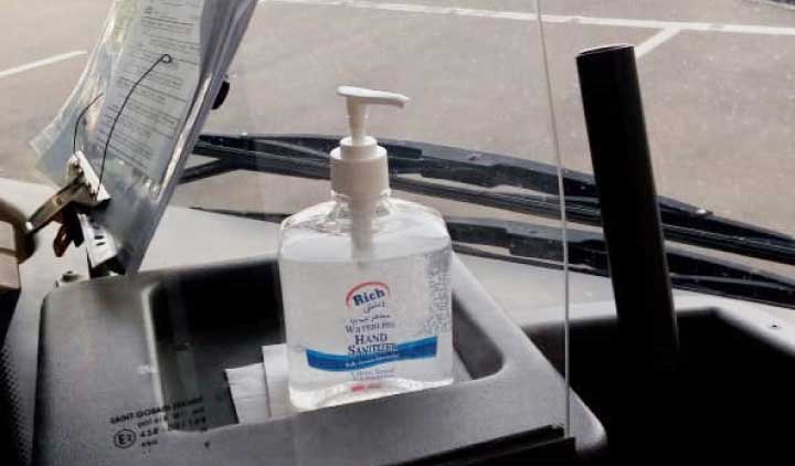 ബസുകളിൽ സൗജന്യ മാസ്കും സാനിറ്റൈസറും ബസുകളിൽ സൗജന്യ മാസ്കും സാനിറ്റൈസറും