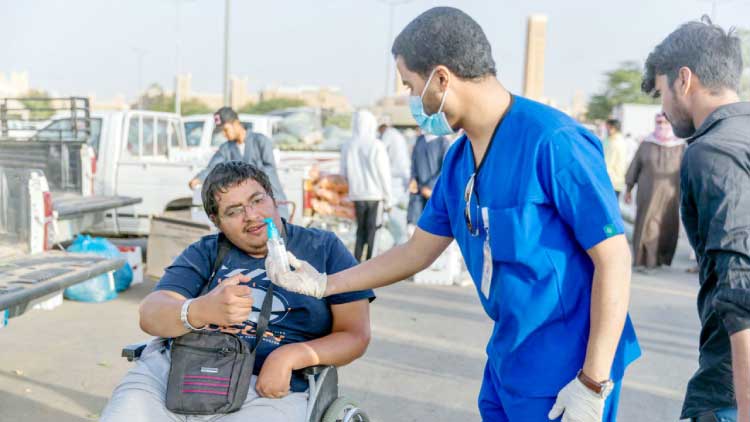 ഖസീം നഗരസഭയുടെ സൗജന്യ സാനിറ്റൈസർ വിതരണം ഖസീം നഗരസഭയുടെ സൗജന്യ സാനിറ്റൈസർ വിതരണം