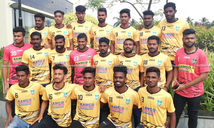 സന്തോഷ് ട്രോഫി: യോഗ്യതാ റൗണ്ട് പോലും കടക്കാതെ കേരളം പുറത്ത് സന്തോഷ് ട്രോഫി: യോഗ്യതാ റൗണ്ട് പോലും കടക്കാതെ കേരളം പുറത്ത്