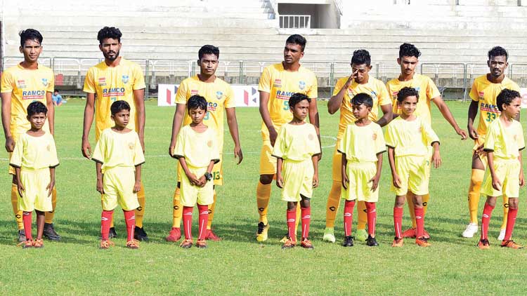 സ​ന്തോ​ഷ് ട്രോ​ഫി: കേ​ര​ള​ം ഇ​റ​ങ്ങിയത് സോ​ഷ്യ​ൽ മീ​ഡി​യ​യിലെ സൂ​പ്പ​ർ​താ​ര​ങ്ങ​ളായ കു​ഞ്ഞു​ങ്ങ​ളു​ടെ കൈ​പി​ടി​ച്ച്