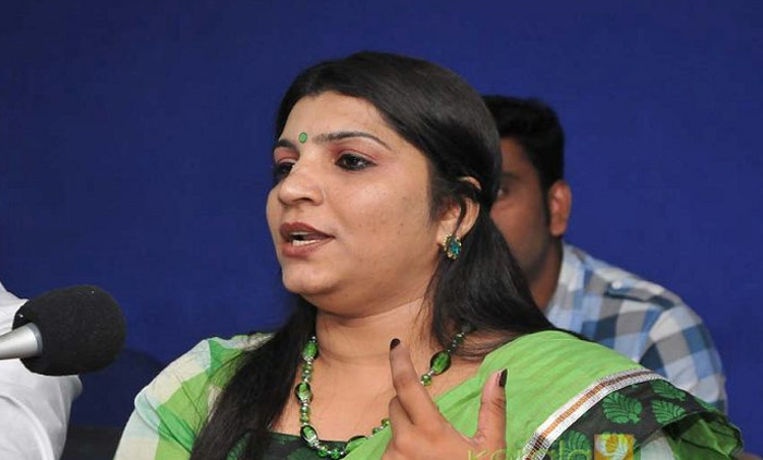 ജൂസിൽ രാസവസ്തു കൊടുത്ത് കൊല്ലാൻ ശ്രമം, ഇടതുകണ്ണിന്‍റെ കാഴ്ച കുറഞ്ഞു; സരിതയുടെ പരാതിയിൽ ക്രൈംബ്രാഞ്ച് അന്വേഷണം