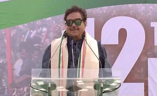 ‘ഔട്ട്​ ഗോയിങ്​ സർ ജി’- മോദിയെ പരിഹസിച്ച്​ ശത്രുഘ്​നൻ സിൻഹ