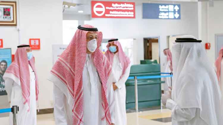 വി​മാ​ന​ത്താ​വ​ള​ത്തി​ലെ കോ​വി​ഡ്​ പ്ര​തി​രോ​ധ ന​ട​പ​ടി​ക​ൾ ഗ​വ​ർ​ണ​ർ പ​രി​ശോ​ധി​ച്ചു