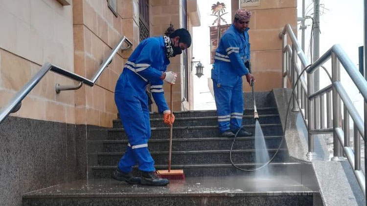 saudi-mosqe-cleening