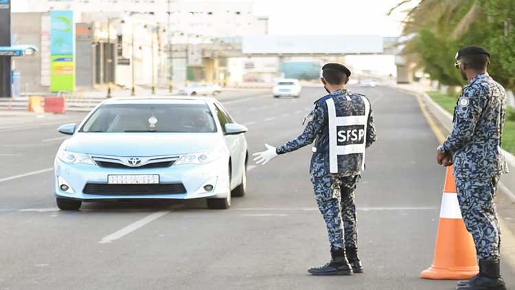 സൗദിയിൽ മുഴുവൻസമയ കർഫ്യൂ; പൊലീസ്​ നിരീക്ഷണം ശക്തമാക്കി