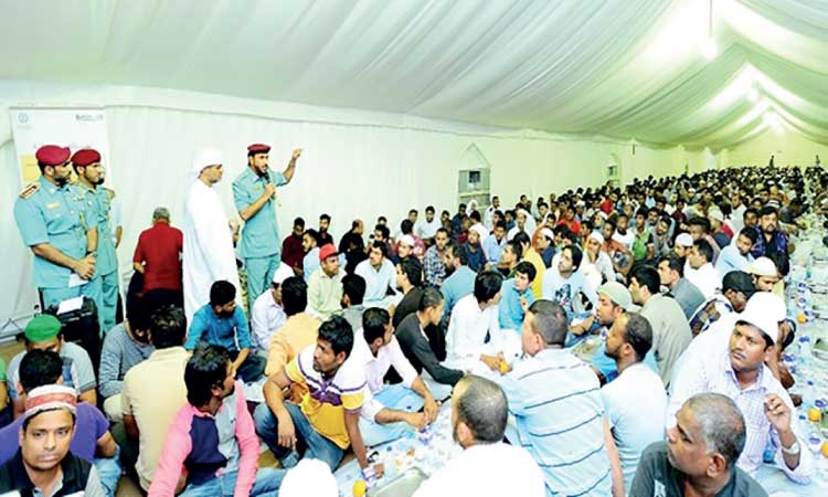 ഇഫ്താർ കൂടാരങ്ങളിൽ ബോധവത്കരണവുമായി ഷാർജ പൊലീസ്​