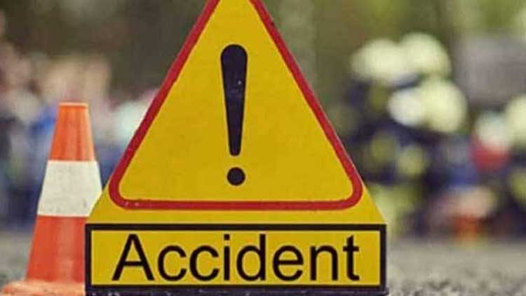 തീ​ർ​ഥാ​ട​ക​രു​ടെ ബ​സി​ല്‍ ട്രെ​യി​ല​ർ ഇ​ടി​ച്ച് പാ​ക് പൗ​ര​ന്‍ മ​രി​ച്ചു