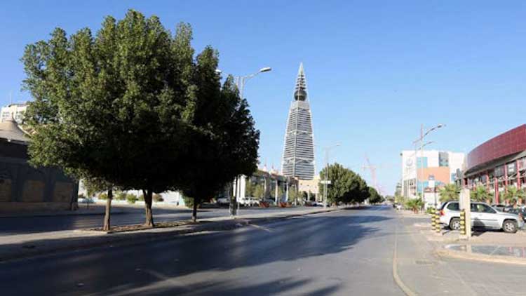 ക​ർ​ഫ്യൂ ലം​ഘ​നം:  മൂ​ന്നു​പേ​രെ റി​യാ​ദി​ൽ പി​ടി​കൂ​ടി