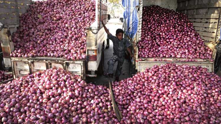 വി​ല​യും വി​പ​ണി നി​യ​ന്ത്ര​ണ​വും കു​ത്ത​ക​ക്കാ​രു​ടെ കൈ​ക​ളി​ലേ​ക്ക്​