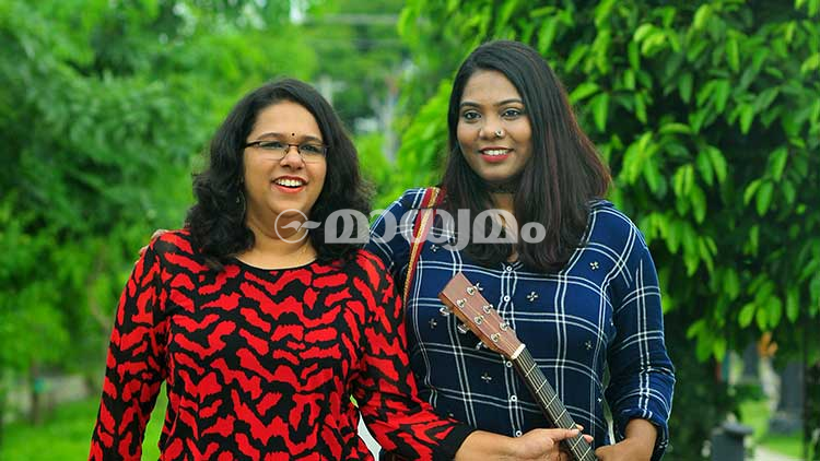 ഞങ്ങൾ കട്ടക്കമ്പനി