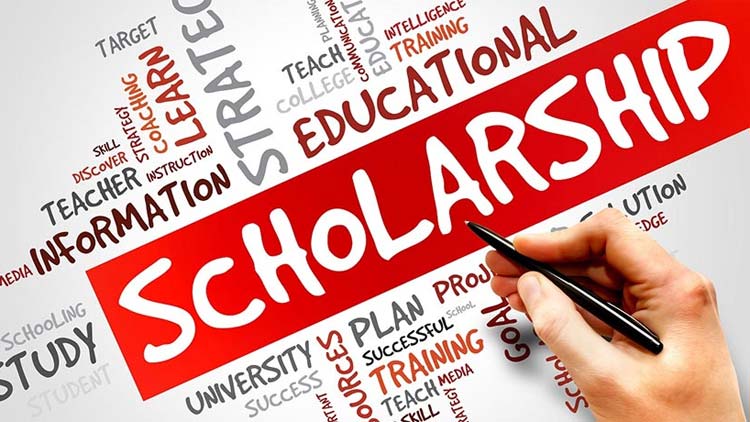 പാവപ്പെട്ട കുടുംബത്തിലെ വിദ്യാർഥികൾക്ക്​ ധനസഹായം