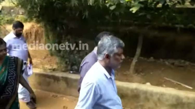 പാമ്പു കടിയേറ്റ് വിദ്യാർഥി മരിച്ച സംഭവം: സ്​കൂളിൽ ജില്ലാ ജഡ്​ജി നേരി​ട്ടെത്തി