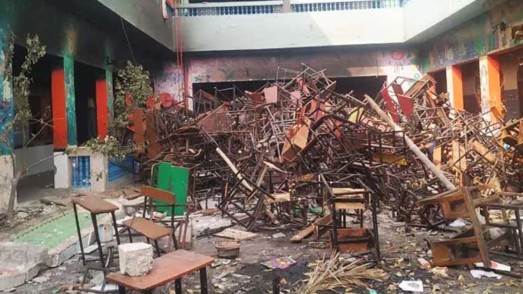 ​സ്​കൂൾ തരിപ്പണമാക്കി, തീവെച്ചു; അഴിഞ്ഞാടി കലാപകാരികൾ