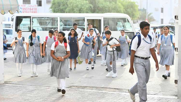 വേ​ന​ല​വ​ധി​ക്കു​ ശേ​ഷം ഇ​ന്ത്യ​ൻ സ്​​കൂ​ളു​ക​ളി​ൽ ക്ലാ​സ്​ തു​ട​ങ്ങി