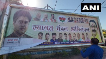 സിന്ധ്യയുടെ ​പോസ്​റ്ററുകളിൽ കോൺഗ്രസി​െൻറ മഷി അഭിഷേകം