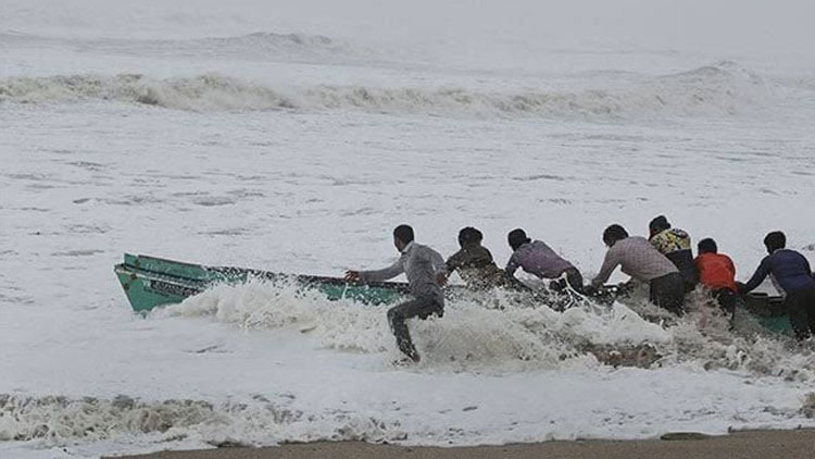മത്സ്യത്തൊഴിലാളികൾ കടലിൽ പോകരുതെന്ന് മുന്നറിയിപ്പ്