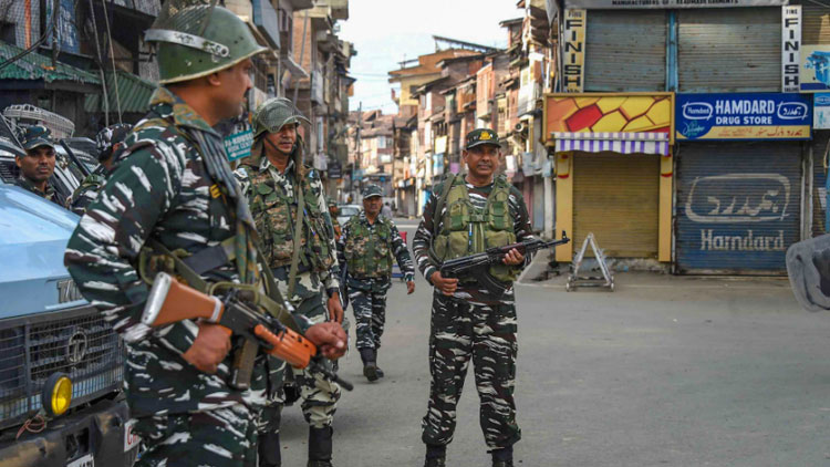 ക​ശ്​​മീ​രി​ൽ പ്ര​തി​ഷേ​ധം, ഏ​റ്റു​മു​ട്ട​ൽ;  നി​ര​വ​ധി പേ​ർ​ക്ക് പ​രി​ക്ക്​