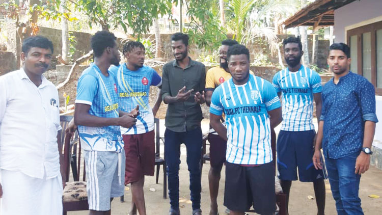 ലോക്​ഡൗണില്‍ ലോക്കായി വിദേശ ഫുട്‌ബോള്‍ താരങ്ങൾ