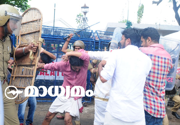 എസ്.എഫ്.ഐ സെക്രട്ടറിയേറ്റ് മാര്‍ച്ചില്‍ സംഘര്‍ഷം