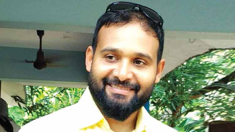 അകലങ്ങളിലിരുന്ന് അടുപ്പം കാണിച്ചവർ അകലങ്ങളിലിരുന്ന് അടുപ്പം കാണിച്ചവർ