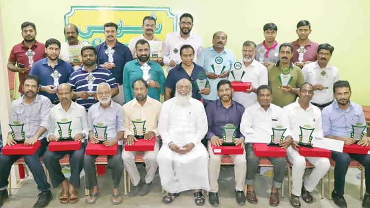 വി​ര​മി​ച്ച ജീ​വ​ന​ക്കാ​ർ​ക്ക്​ ആ​ദ​രം; മാ​തൃ​ക​യാ​യി ഷാ​ഹി ഫു​ഡ്​​സ്​