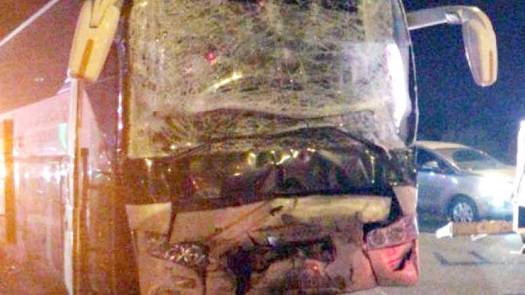 ശ​ഖ്​​റ​യി​ൽ ബ​സ്​ മ​റി​ഞ്ഞ്​ 13 പേ​ർ​ക്ക് പ​രി​ക്ക്