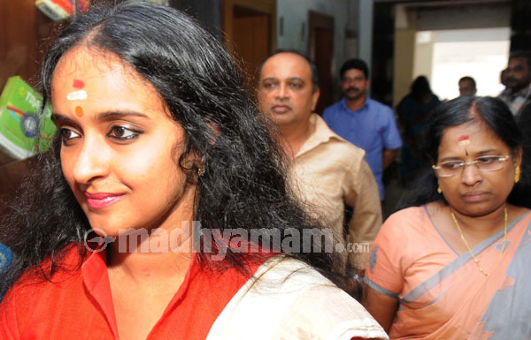 ഗൃഹപ്രവേശ ചടങ്ങിന് തിരുവഞ്ചൂര്‍ വരുമെന്ന് അറിയാമായിരുന്നുവെന്ന് ശാലു മേനോന്‍െറ അമ്മ