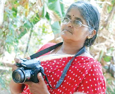 ശാന്തകുമാരി ടീച്ചര്‍ യാത്രയിലാണ്....