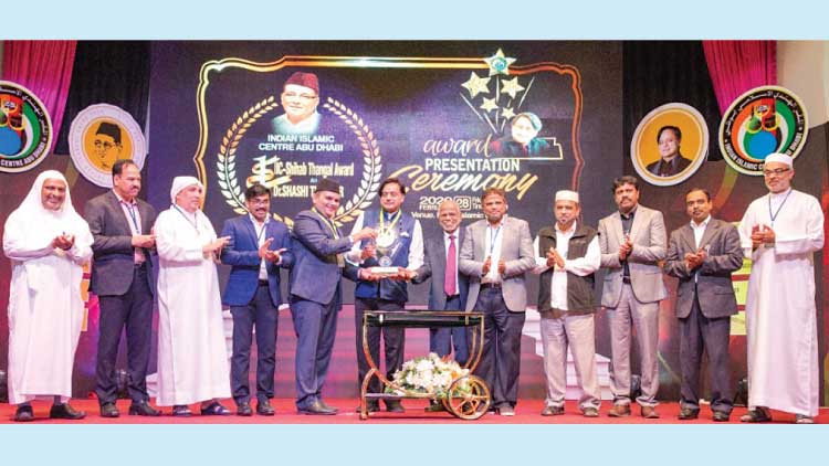 മാനവിക മൂല്യങ്ങൾ വളർത്താൻ ഒരുമിക്കണം –ശശി തരൂർ