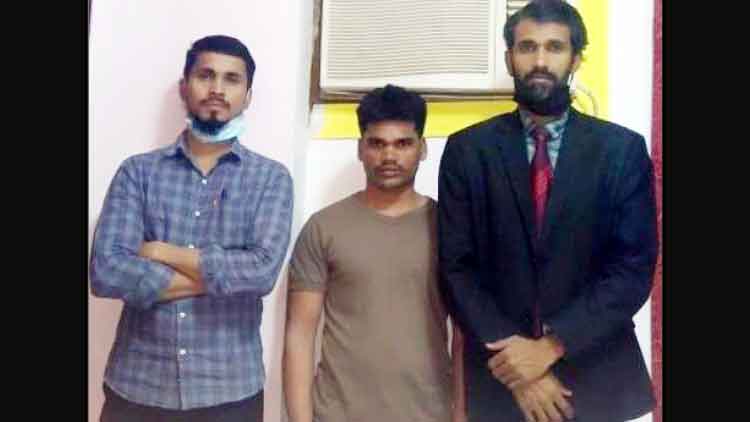 മെ​ട്രോ ബ​സ് സ്​​റ്റേ​ഷ​നി​ൽ അ​ന്തി​യു​റ​ങ്ങി​യ ഇ​ന്ത്യ​ൻ ഇ​ട​യ​ൻ നാ​ട​ണ​ഞ്ഞു