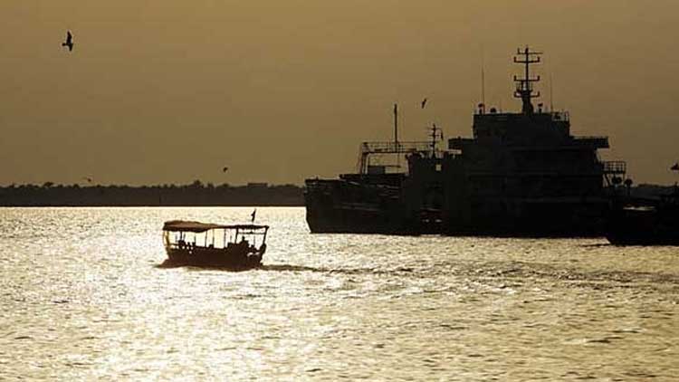 ഒത്തുതീർപ്പായി; അജ്​മാനിൽ ഉപേക്ഷിക്കപ്പെട്ട കപ്പലിലെ  ജീവനക്കാർ നാട്ടിലേക്ക്​