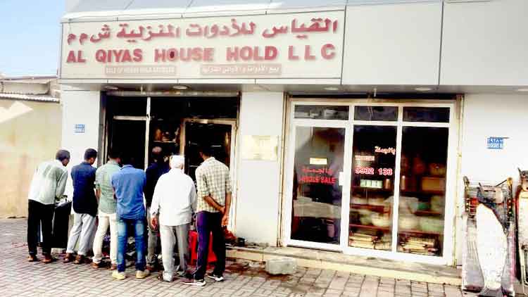 മലയാളിയുടെ കട കത്തി നശിച്ചു